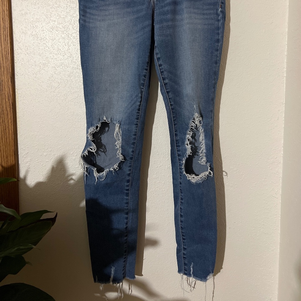 Old Navy Rockstar Distressed Cropped Jeans